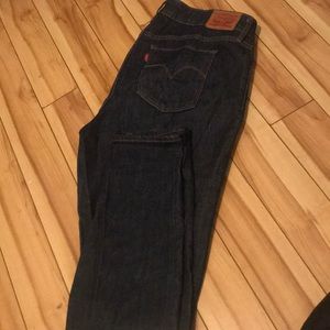 Levi’s dark wash 711 jeans 👖